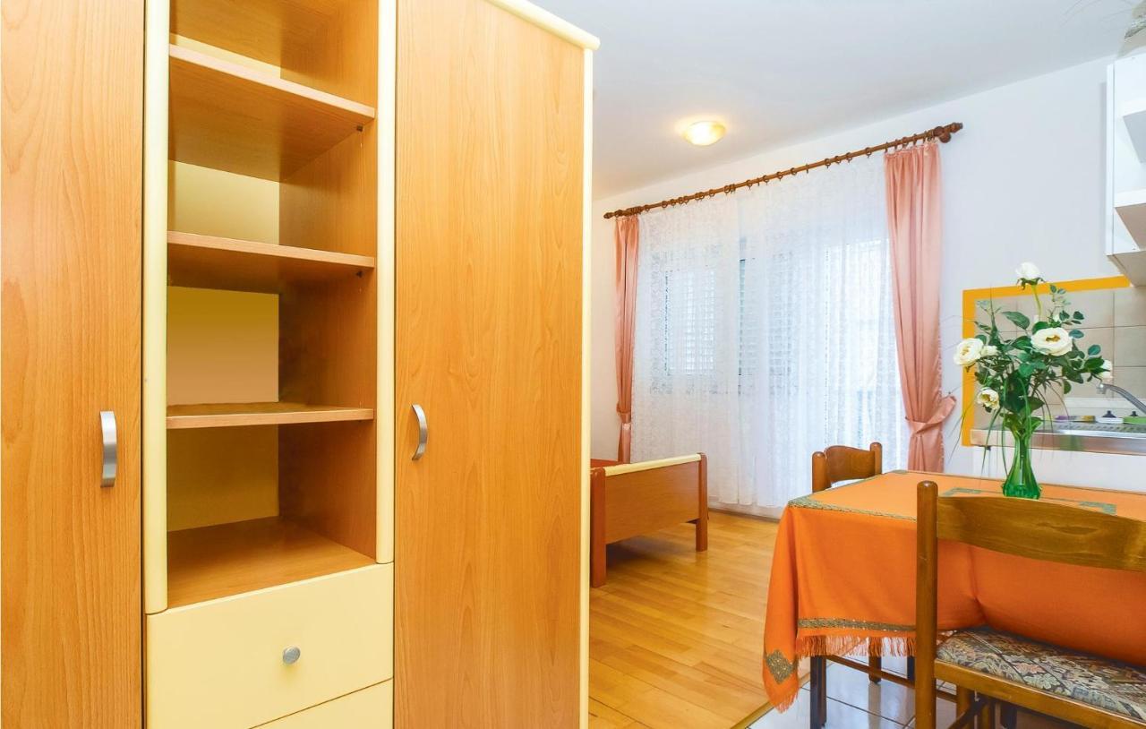 Lovely Apartment In Omis With Kitchenette Exterior photo